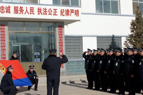 翰墨书香写忠诚挥毫泼墨绘平安