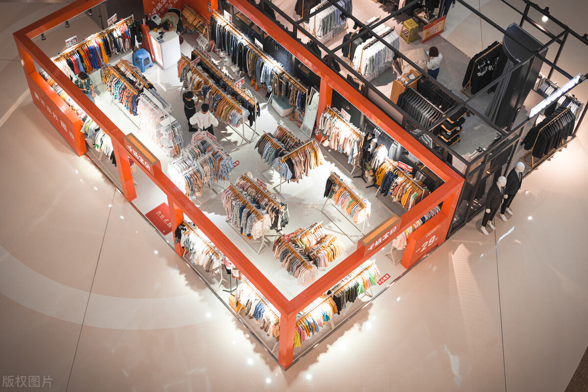 喜迎世界杯冠军,腕上百万名表意外出境,张氏父子的苏宁是强是肉