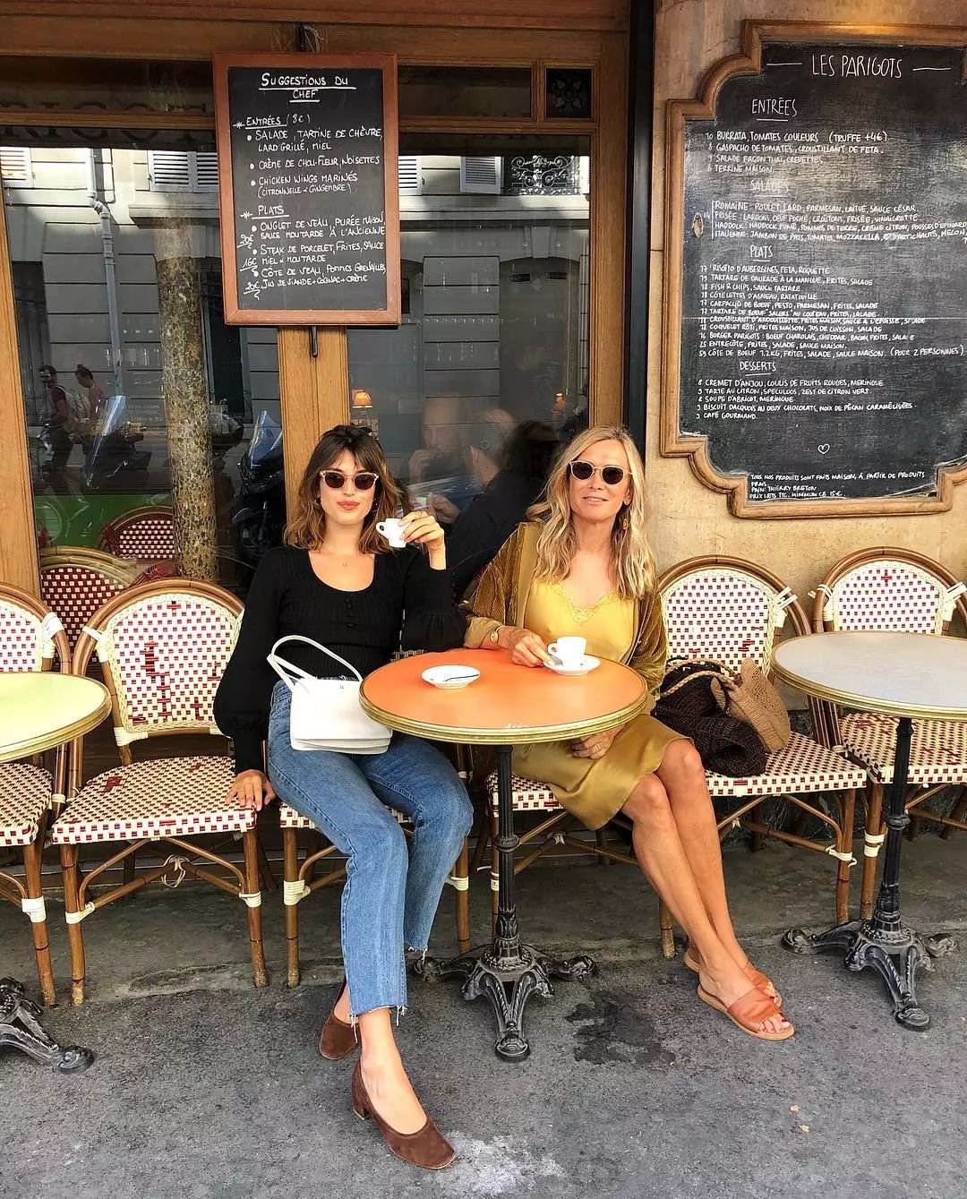 奶奶鞋和老爹鞋哪个好搭配 (奶奶鞋怎么搭配好看最新款)