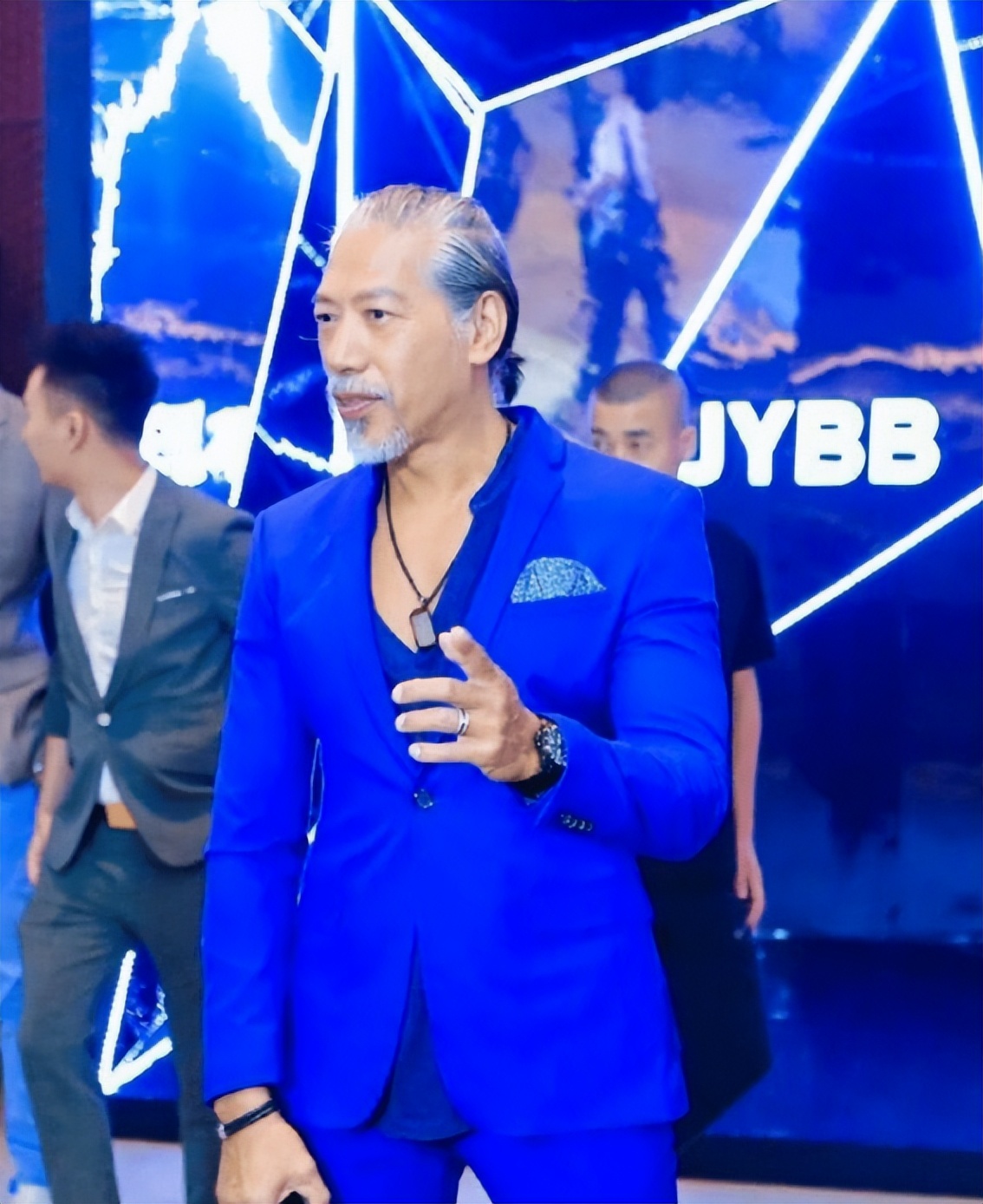 张耀扬“毁灭”史：从“文艺男神”到沦为阶下囚，他经历了什么?