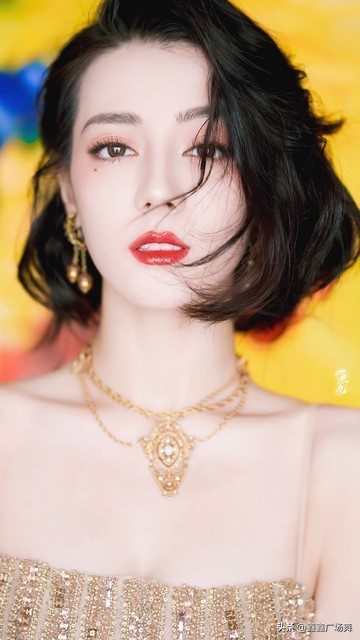 迪丽热巴获得优秀青年演员奖,年度最具人气电视剧演员迪丽热巴