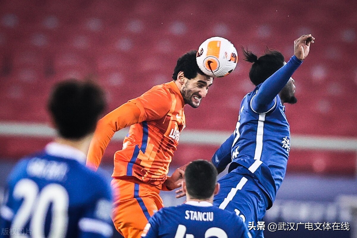 主力中卫全伤“硬扛”卫冕冠军终极4轮较量武汉三镇争冠占优