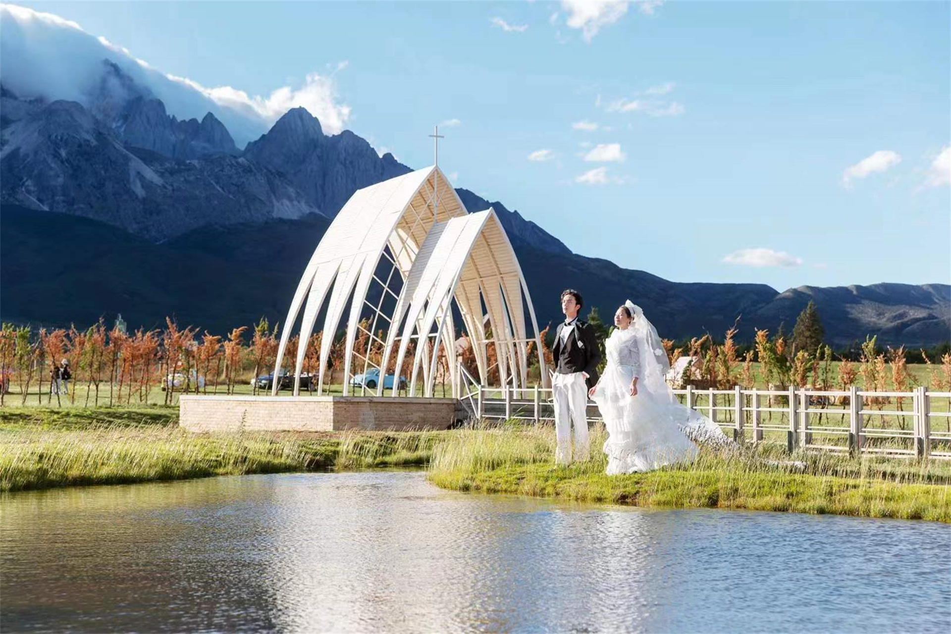 丽江旅拍婚纱照礼服怎么选？选这5种礼服准没错了，高级感拉满