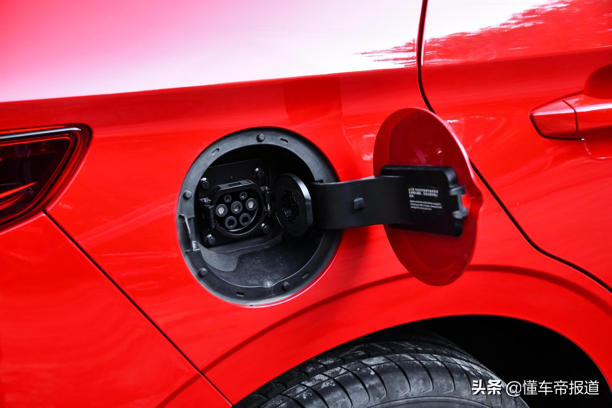 新能源比亚迪e2汽车测评,全新比亚迪e2到店实拍