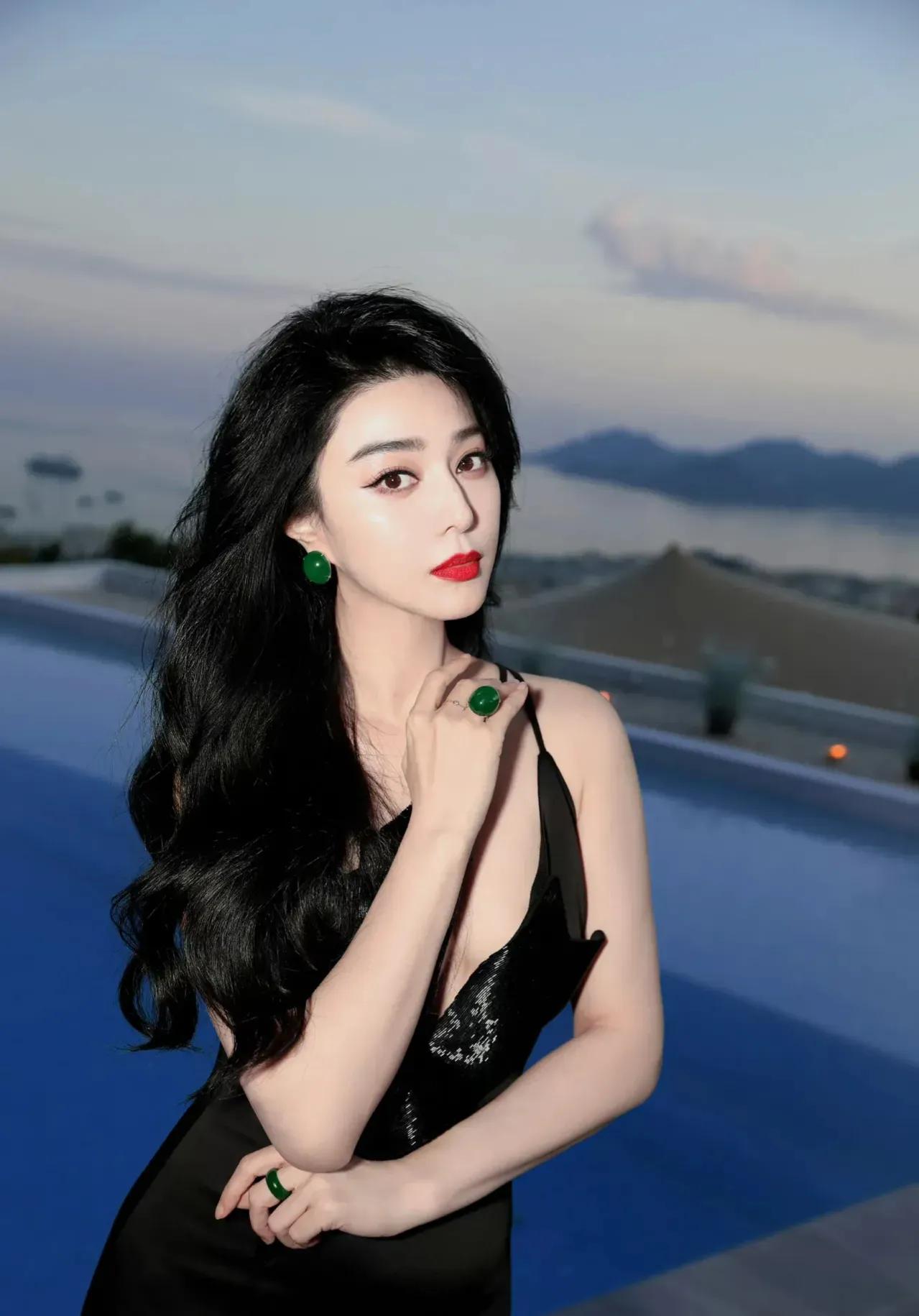 范爷戛纳红毯照,范爷戛纳穿龙袍