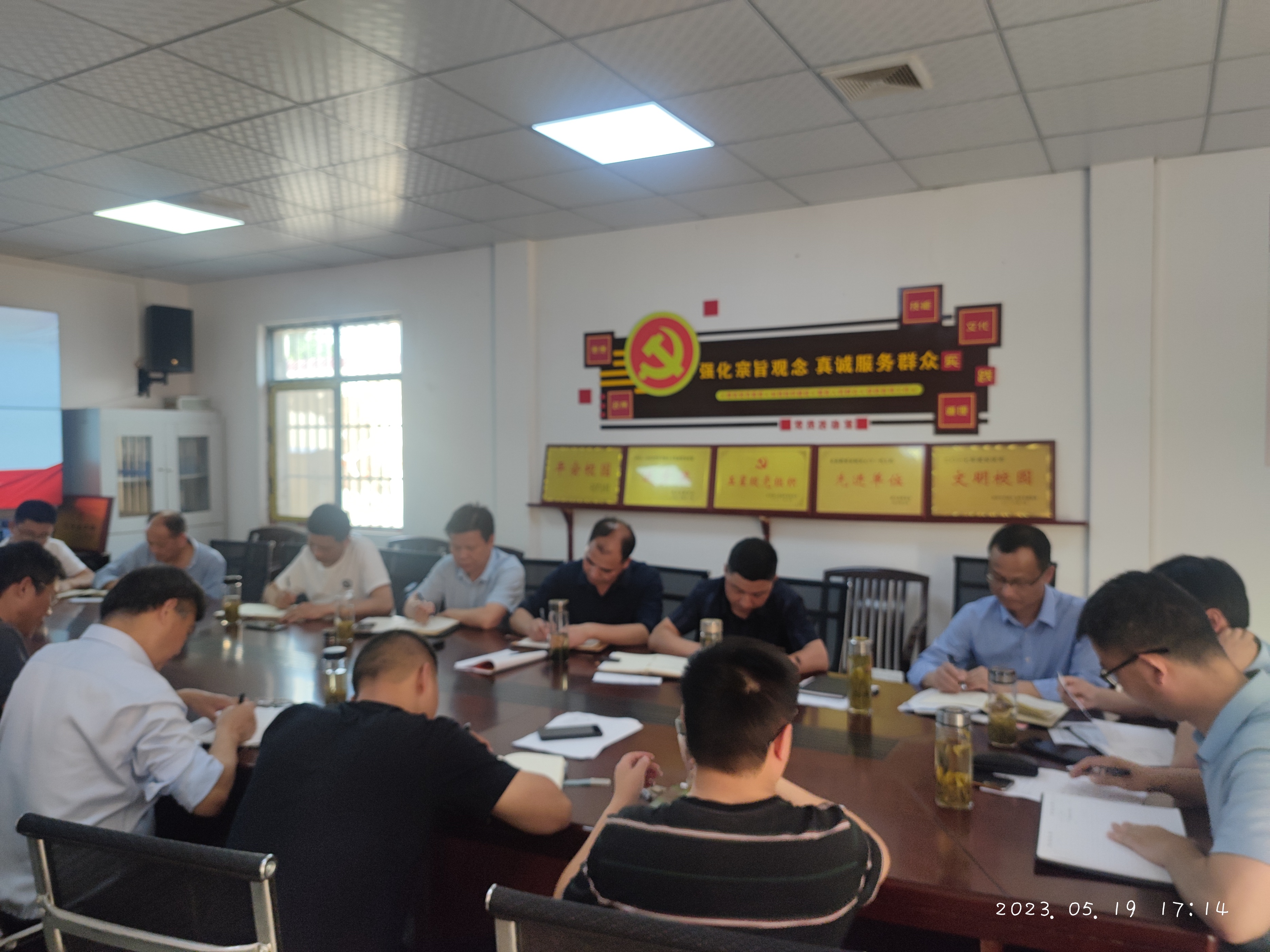 做“育人先锋”，为学生的幸福人生奠基，漳湖中学班主任研讨