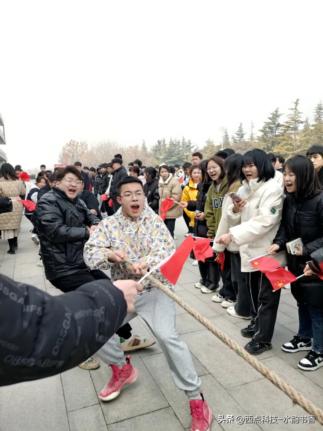 人心齐泰山移团结就是力量,人心齐泰山移团结一心