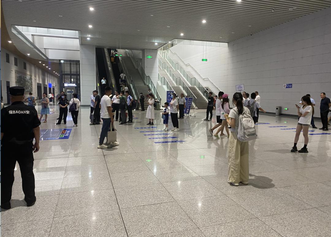 记者实地探访网传凉了的淄博烧烤,淄博烧烤让我们体验了人间烟火气