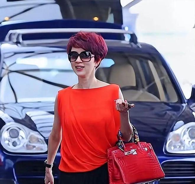 “富人赚乞丐的钱”，这5位明星生动地诠释：穷人越穷，富人越富