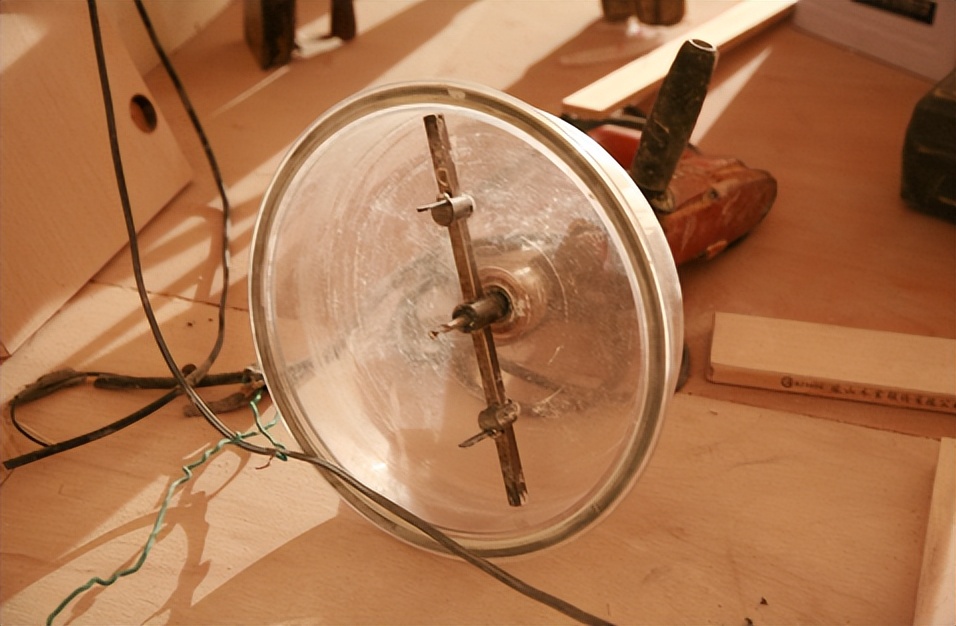 天花孔开大怎么解决,天花板开错孔补洞方法