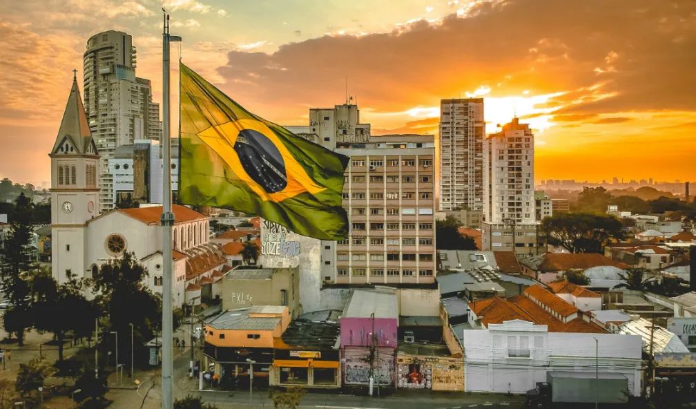 短短八年,巴西从金砖国家,变成土砖国家