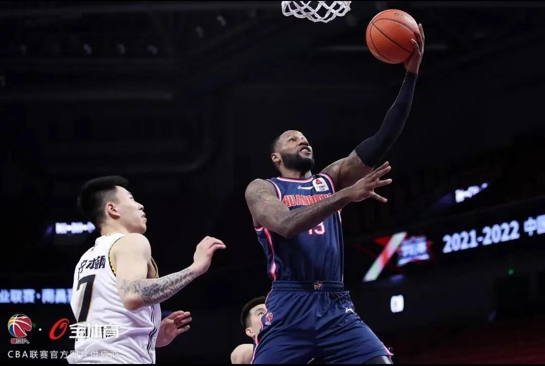 威姆斯更衣室安慰杜锋,威姆斯泪流告别球迷