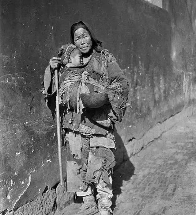 晚清小脚女子彩色老照片,晚清地主婆老照片