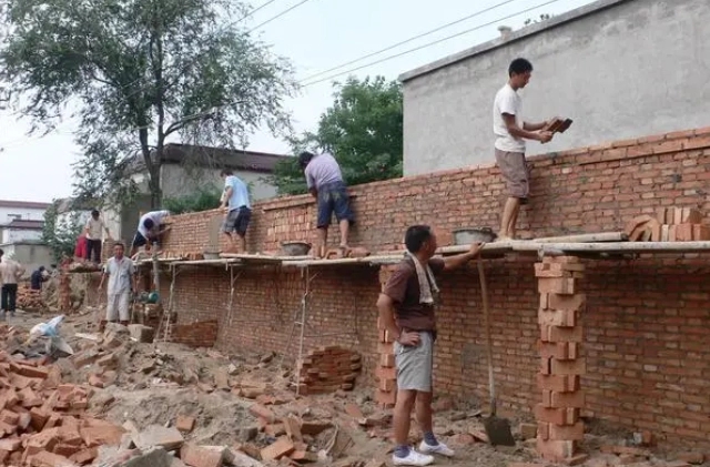 老人不住西北厕所不盖东南,老不住东少不住西有这说法吗