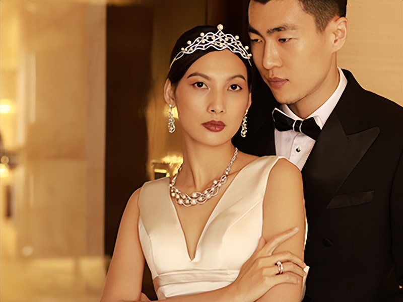 戒指男女18k玫瑰金经典同款,结婚戒指戴哪个手指男女有区别吗