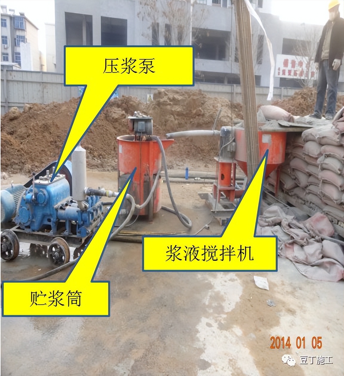 打桩过程中出现塌孔怎么处理,下钢筋笼声测管掉在桩孔里怎么办