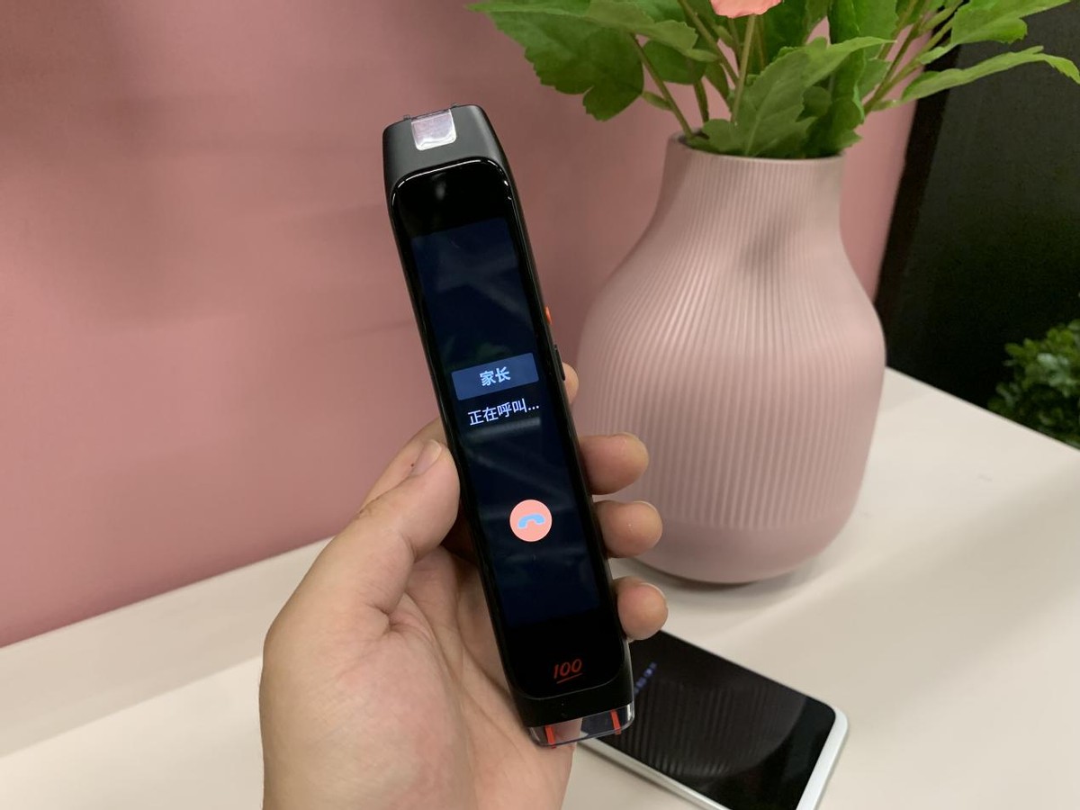 作业帮二代学习笔体验：住在笔里的博学老师，全年级全科覆盖