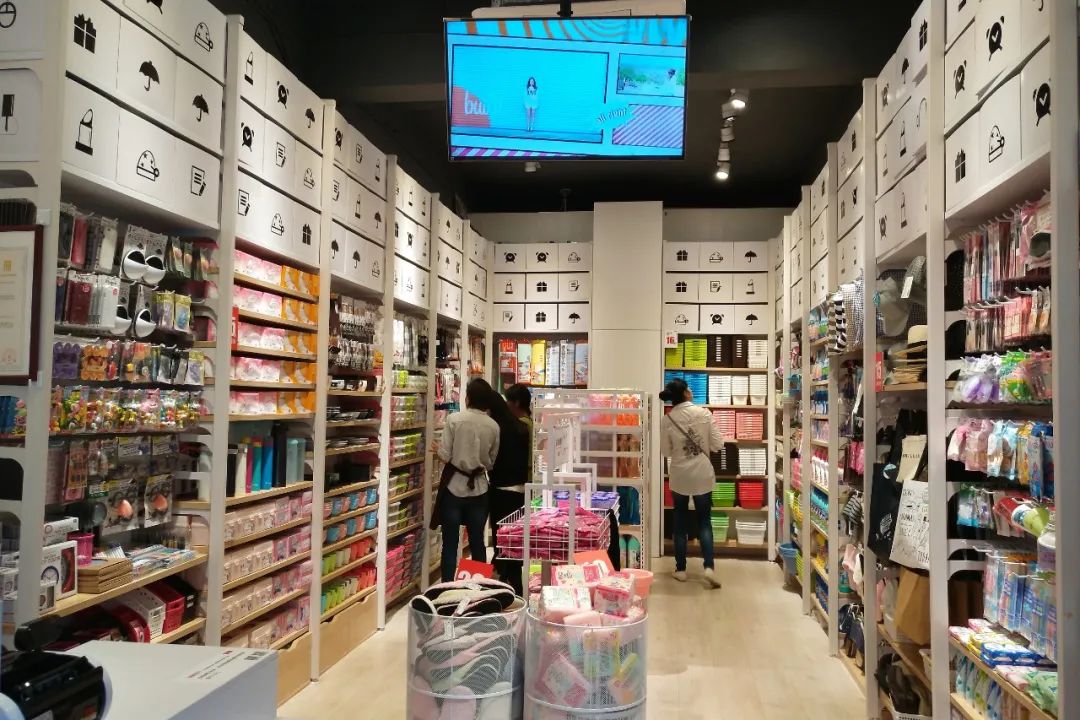 年轻人重新迷上十元店,年轻人为什么重新迷上十元店