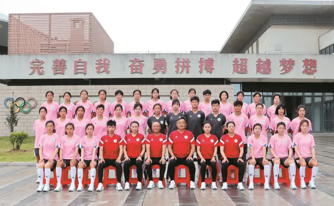 南安女足主教练,福建南安泉工女足出征全国联赛