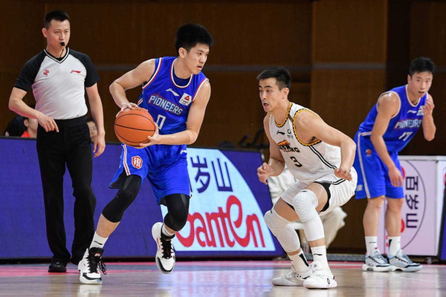 2021-2022赛季cba抢断王,2016-2017cba赵继伟绝杀