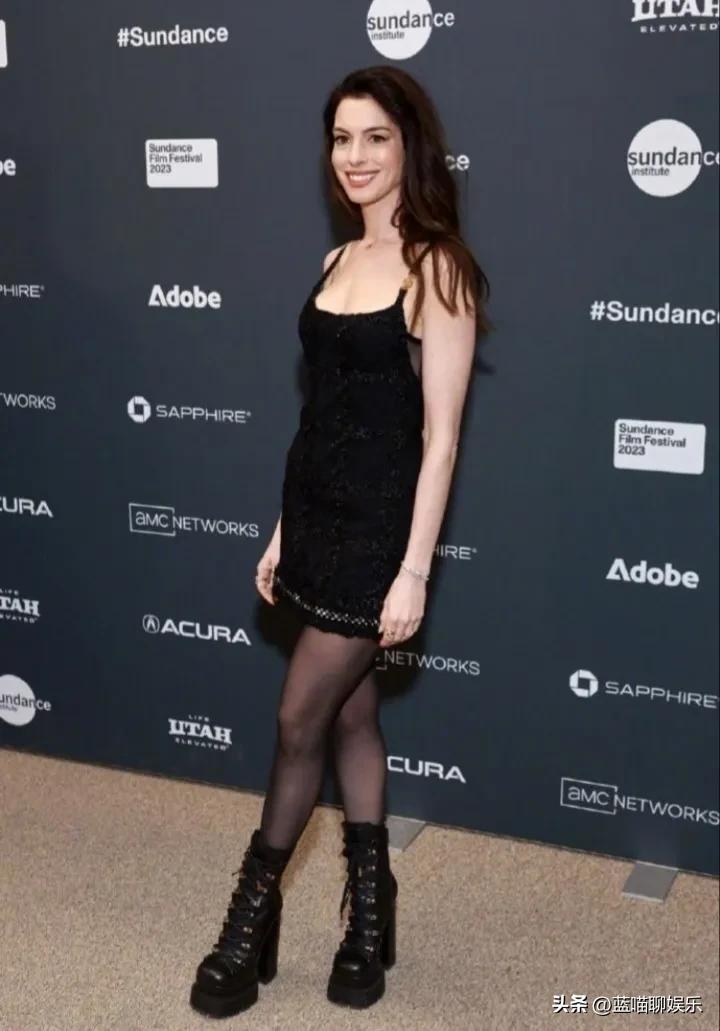 赛琳娜白西装,赛琳娜丝绒西装