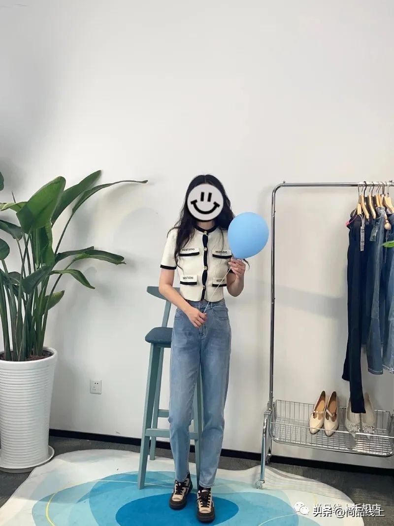 逸阳新款流行阔腿牛仔裤,下半年流行什么裤子