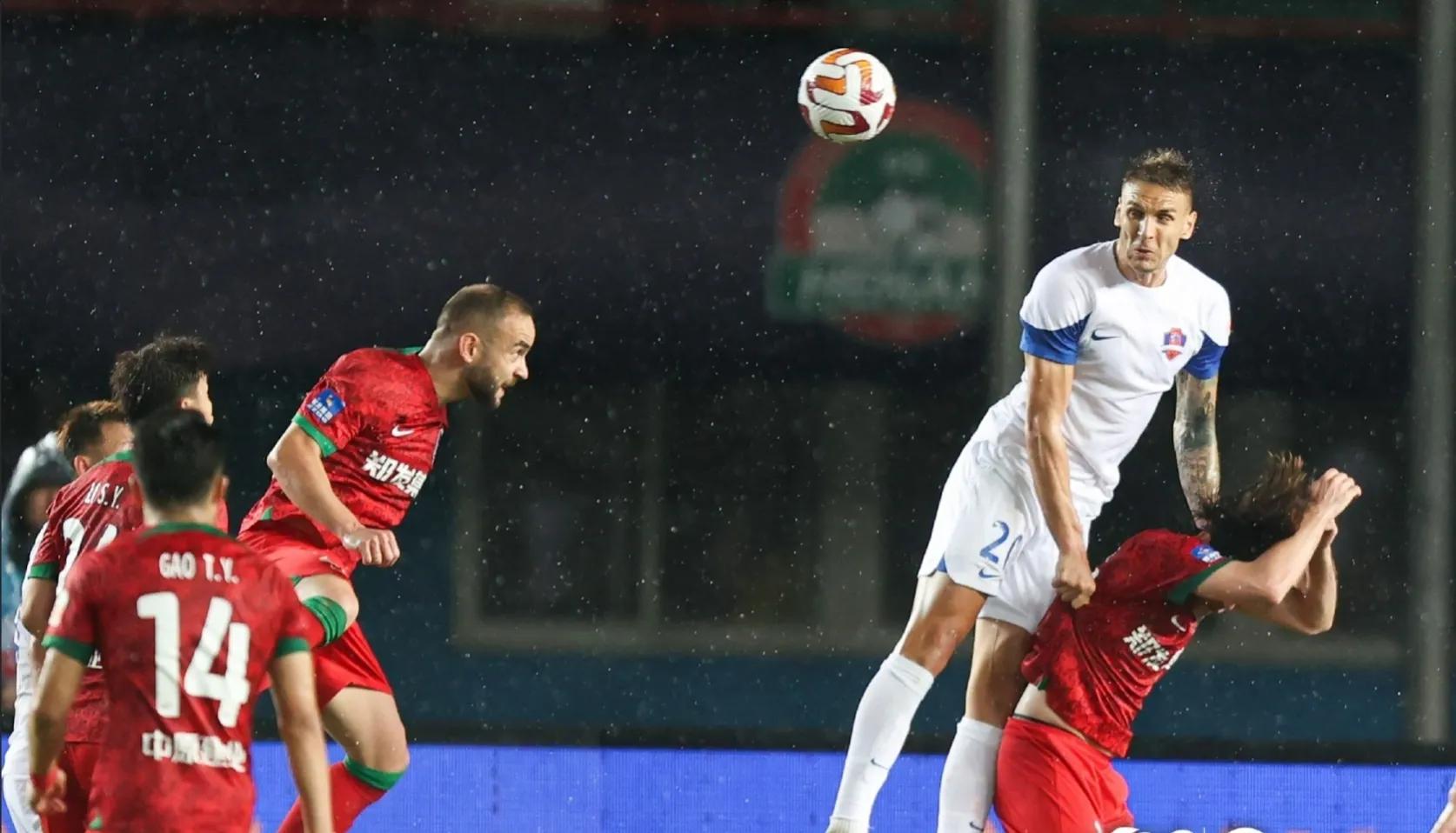 黄政宇泰山进球,黄政宇中超最佳球员