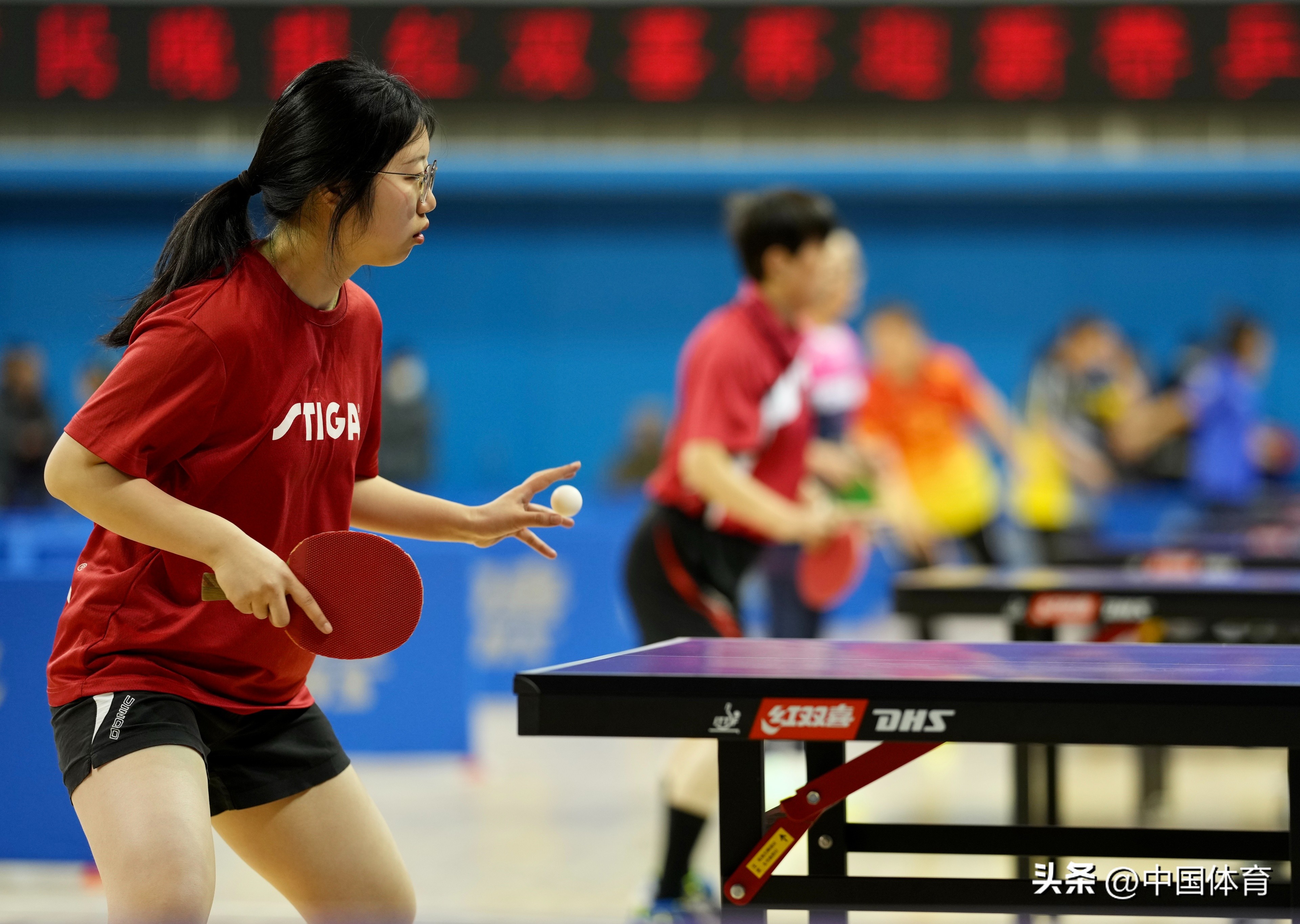 [图集]世界冠军王励勤、许昕现场助阵-新民晚报红双喜杯迎春乒乓球公开赛2023成功重启