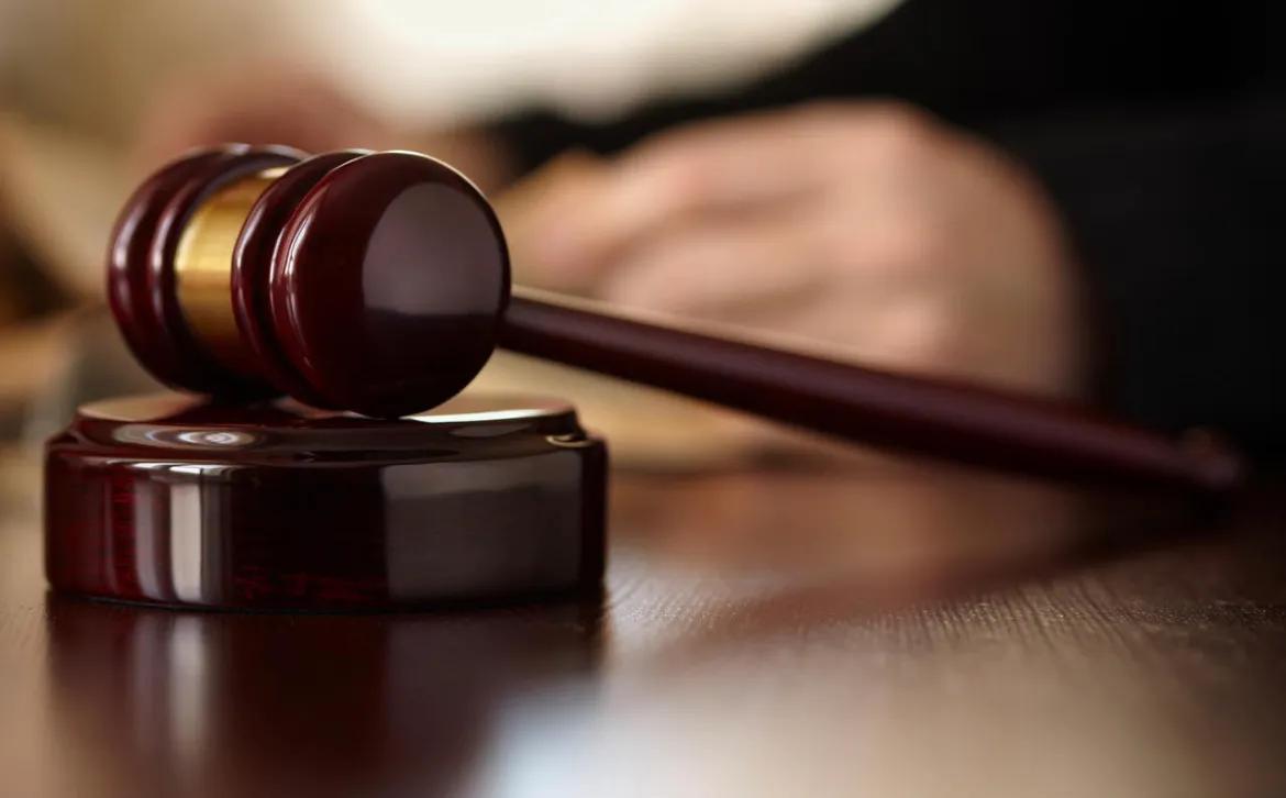 男子长得太帅,被三名女子强行灌醉性侵,报警后拘留15天罚款800