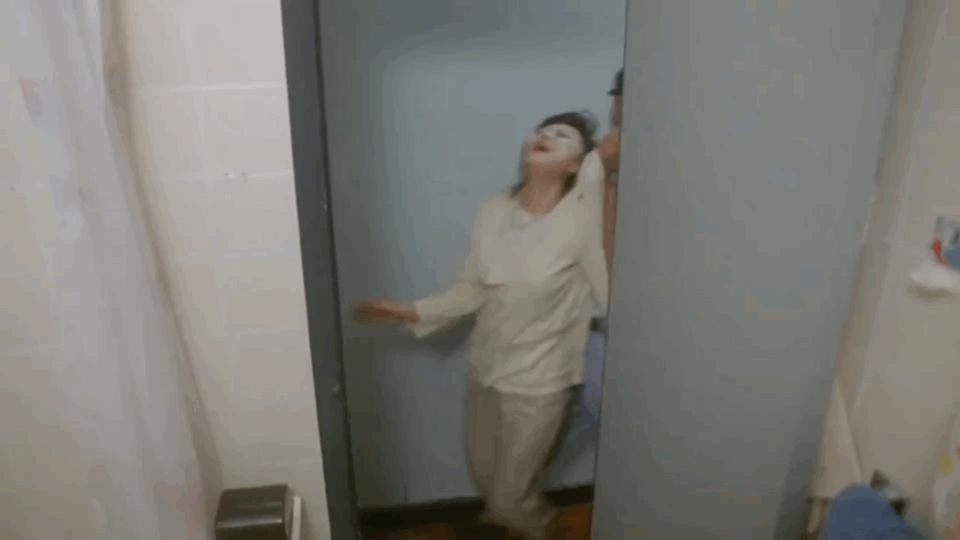 扇脸、飞踹、假戏真做，影视剧这些现象真可怕，敬业还是欺负人？