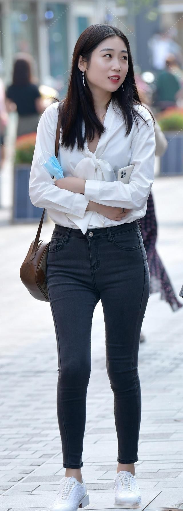 牛仔裤怎么穿搭霸气,牛仔裤怎样穿搭好看又霸气