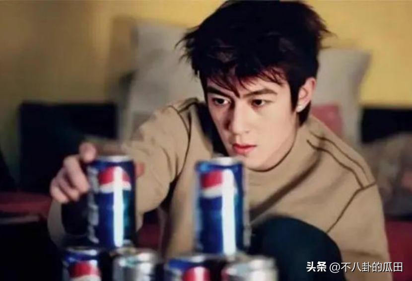 长相成熟棱角分明的帅气男星,年轻时最痞帅的明星男