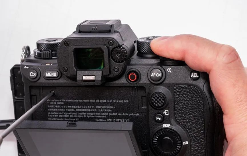 又来搞事情了！索尼α1硬核拆机