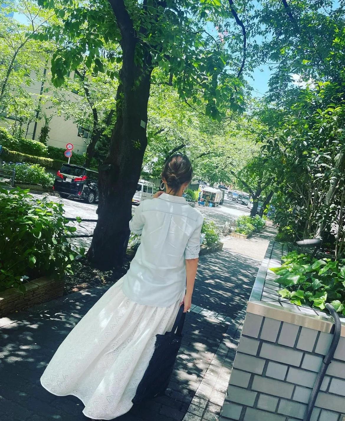 适合偏黑肤色的穿搭颜色,肤色偏黑适合什么穿搭