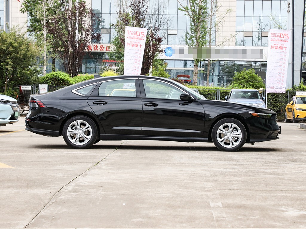 全新雅阁对比新一代蒙迪欧,1.5蒙迪欧和1.5雅阁谁的动力快一些