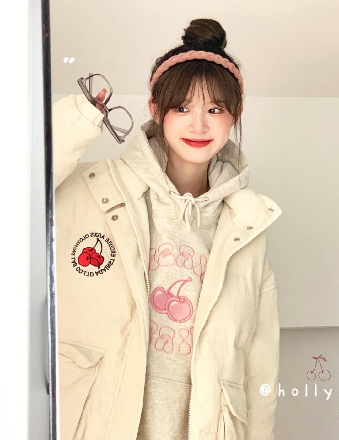 绿色大衣里面穿什么内搭最好,黑色大衣里面怎么穿内搭男