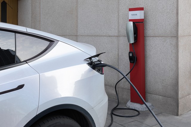 2023新能源汽车月度销量,新能源汽车发展期的市场营销策略