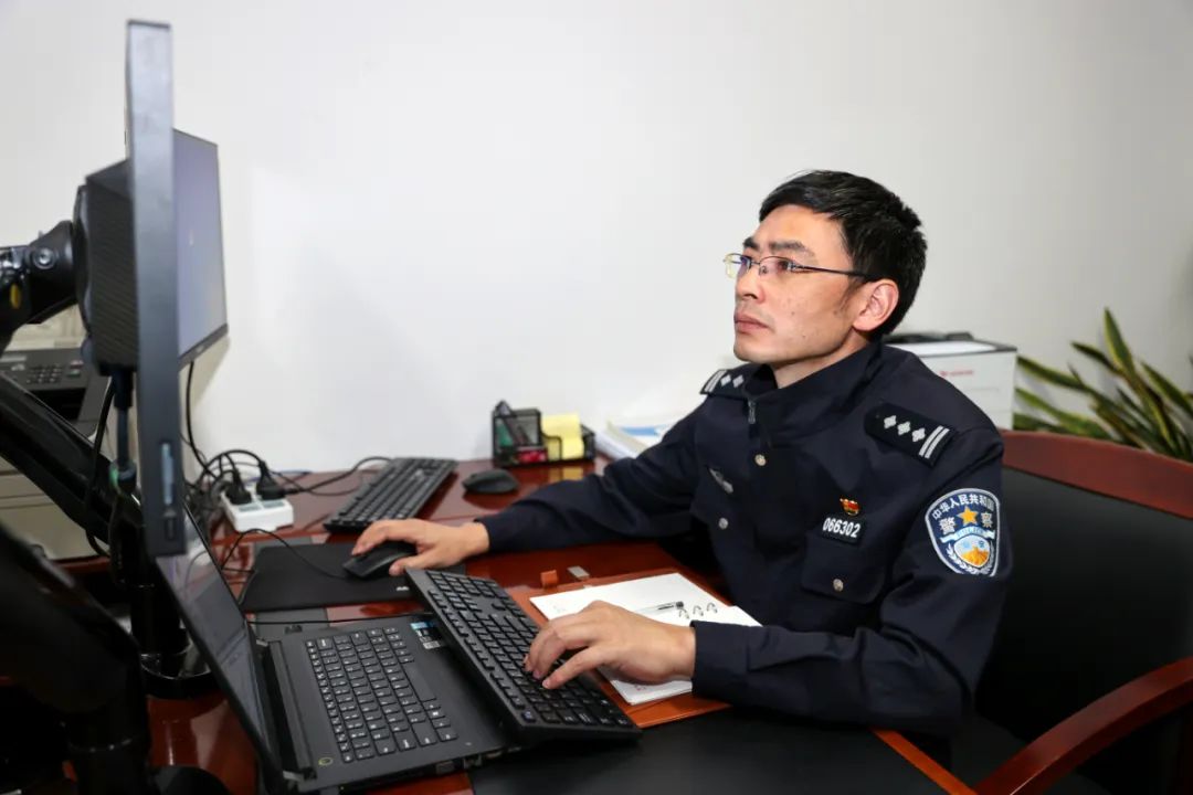 致敬战斗在一线的中国警察,致敬战斗在公安一线的英雄