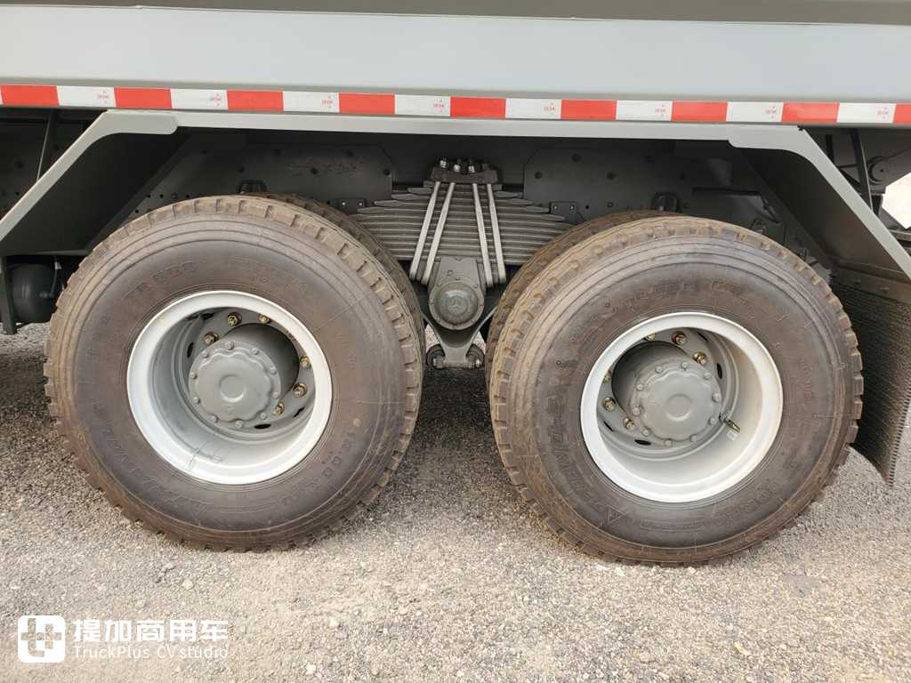 重汽成商造豪沃v7-x新能源车亮相,外国人买中国卡车