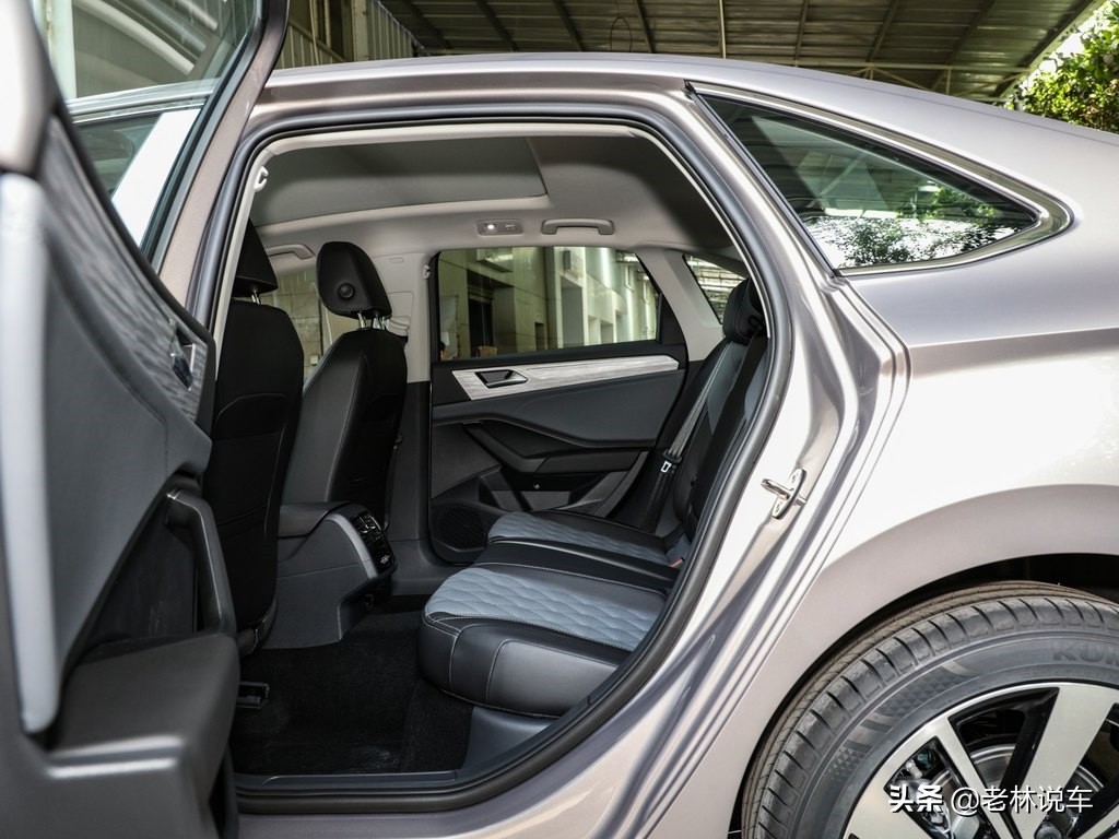 速腾和思域驾驶感受对比,开惯了自己的车开别人的车很别扭