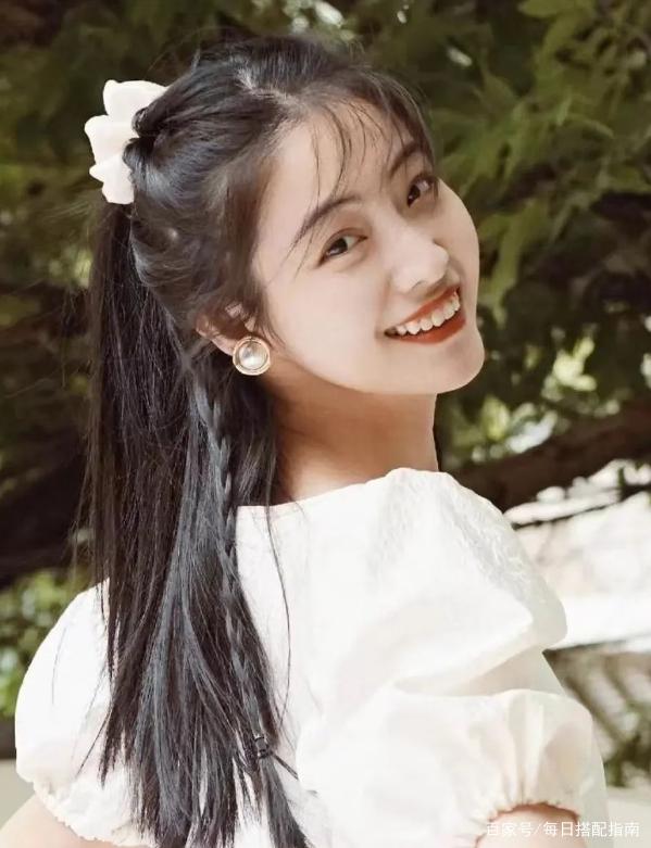 学生党怎么扎头发好看短发12-14岁,偏短发的女生怎么扎头发才好看