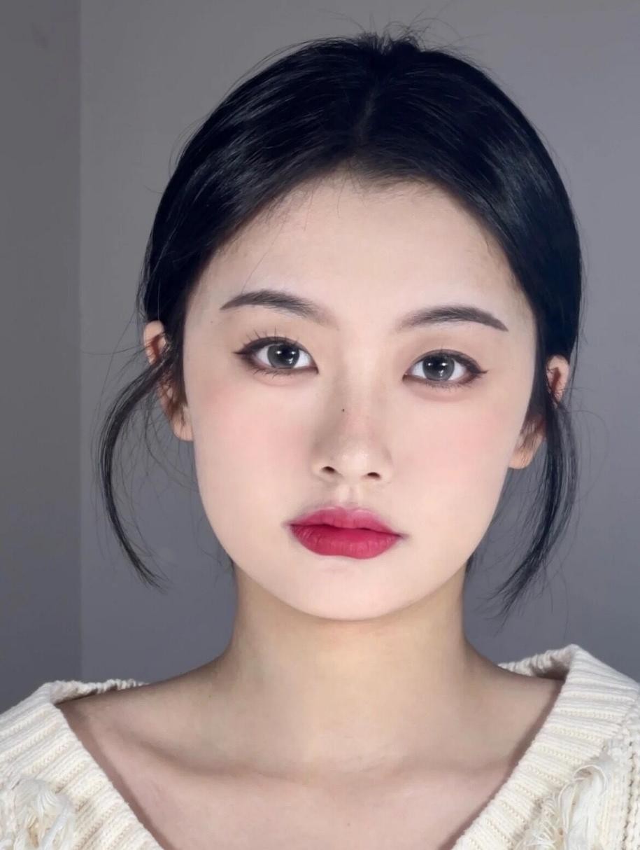 方圆脸靠化妆怎么变成鹅蛋脸,方圆脸如何从青春期越变越美