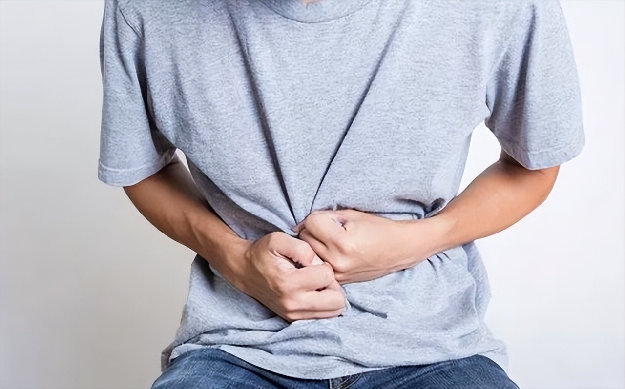 放屁多是胃还是肝有问题,放屁多是胃肠化吗