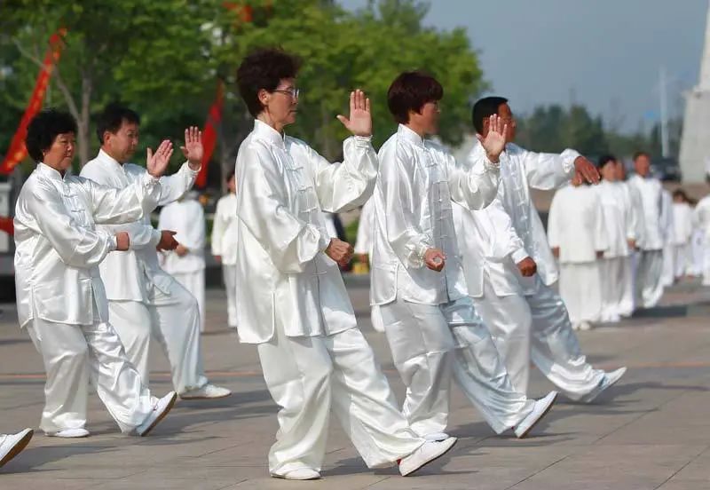 熬夜造成的老年斑长啥样,90后姑娘熬夜10年长老年斑谣言