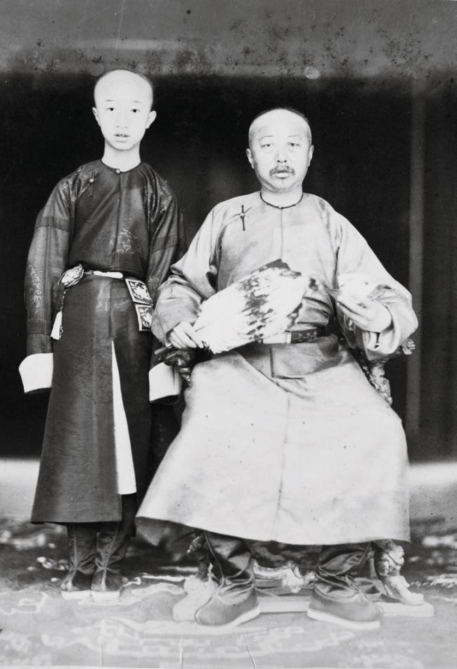 李鸿章的照片真实,不看镜头拍正面还是侧面