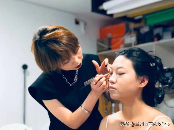 化妆注意事项初学者知道的指南,无效化妆和有效化妆