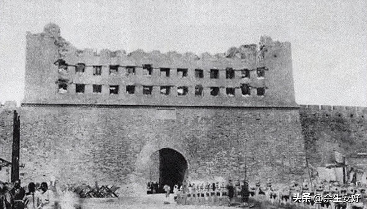 日军当着国军的面杀俘虏,日军侵华兽行