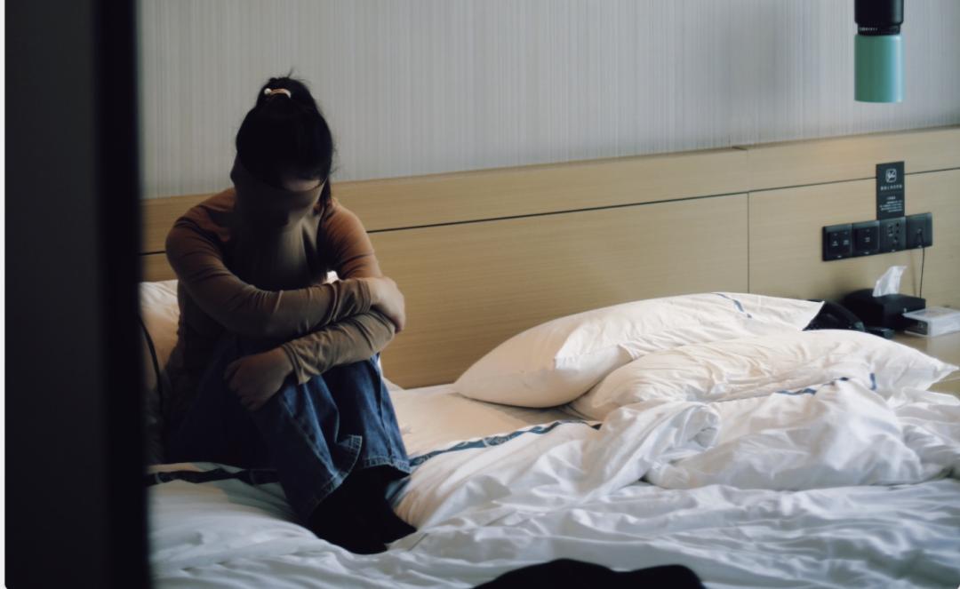 她假装上班三年，直到被戳穿