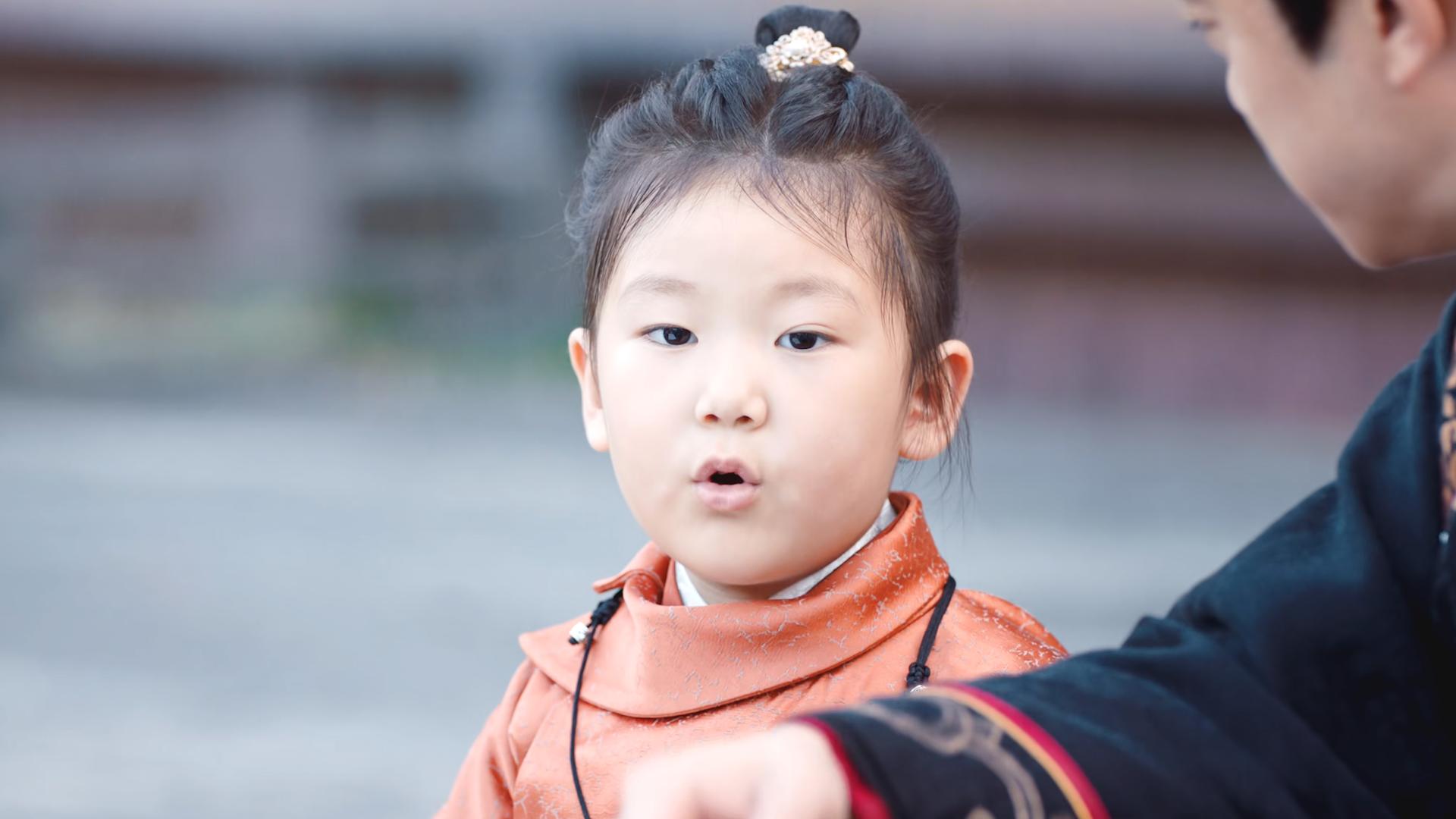 城主大人1：女子被迫穿男装当皇帝，成年后还被妃子追着要同房！