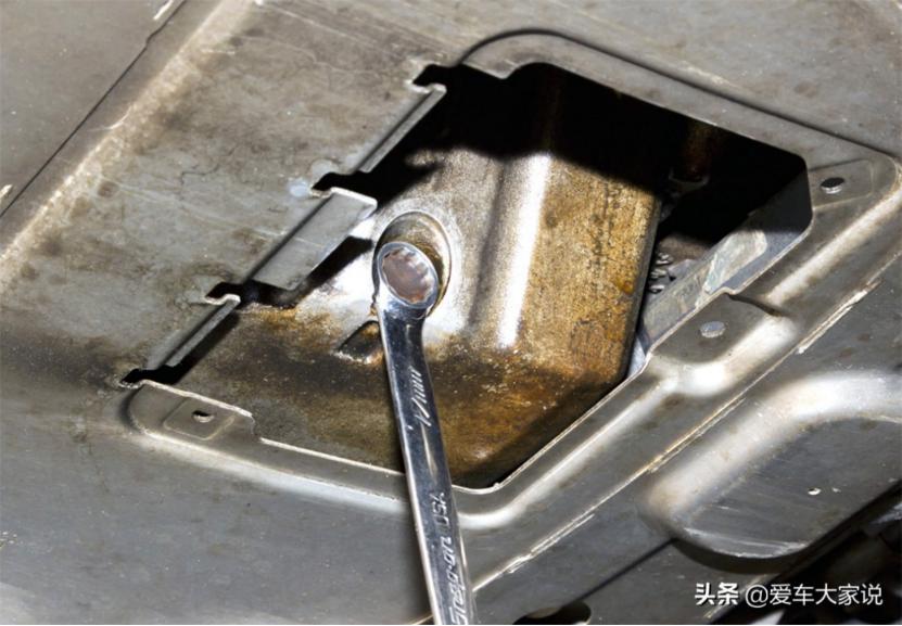 告诉你如何换机油！实在不会就上出光润滑油旗舰店买套餐吧